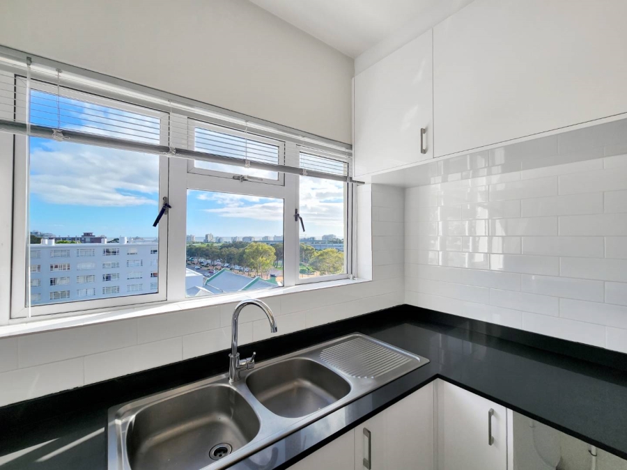 To Let 2 Bedroom Property for Rent in Green Point Western Cape